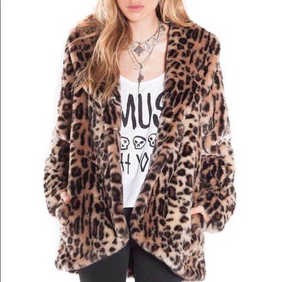 Amuse Society Jackets & Blazers - Amuse Society Faux Fur Leopard Coat